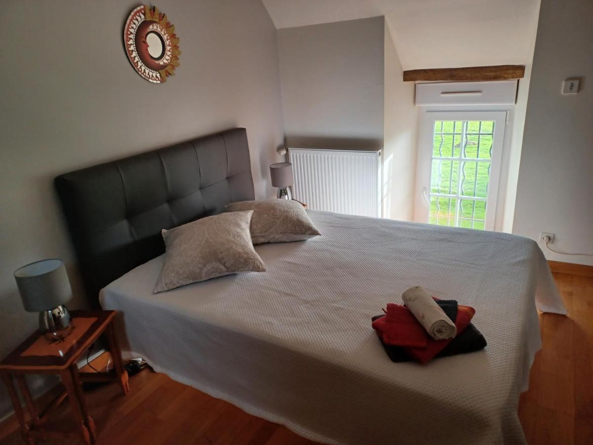 La Haye Georget Bed and Breakfast Feneu Exteriör bild